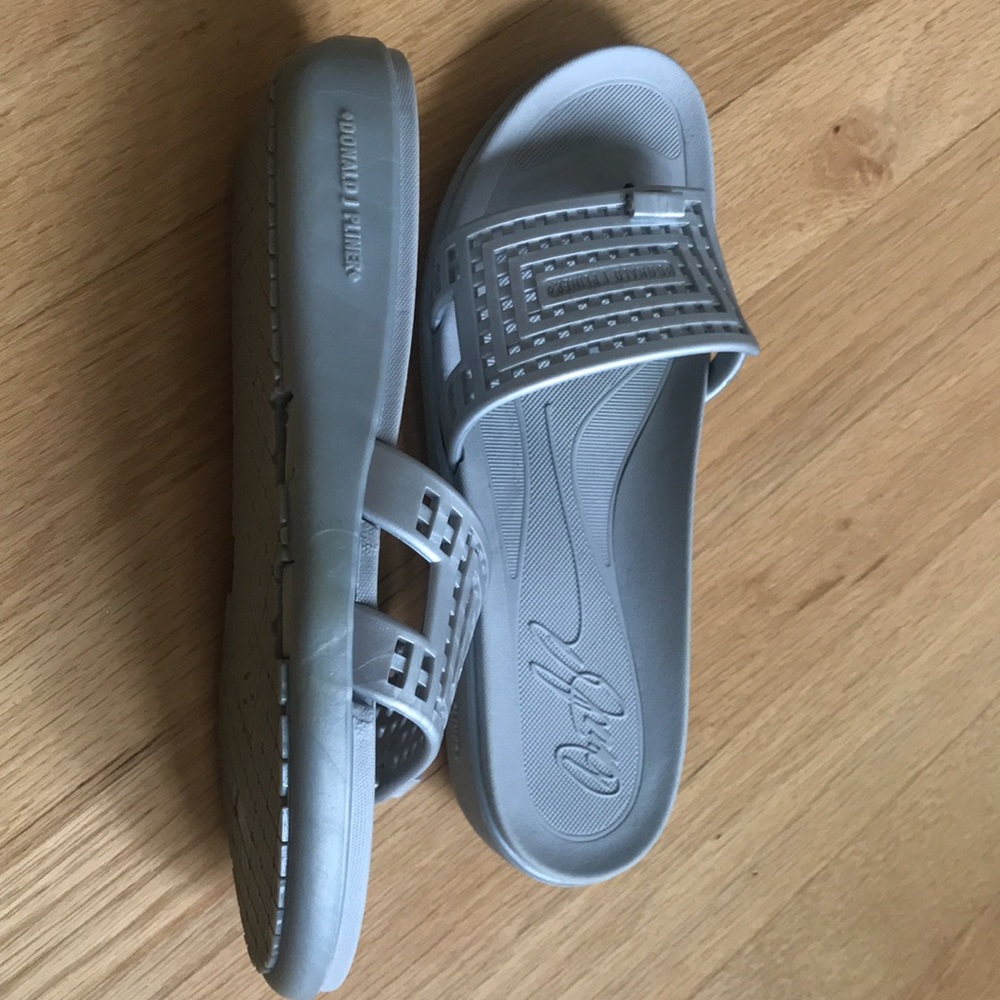 Gray/Silver Slides - image 4